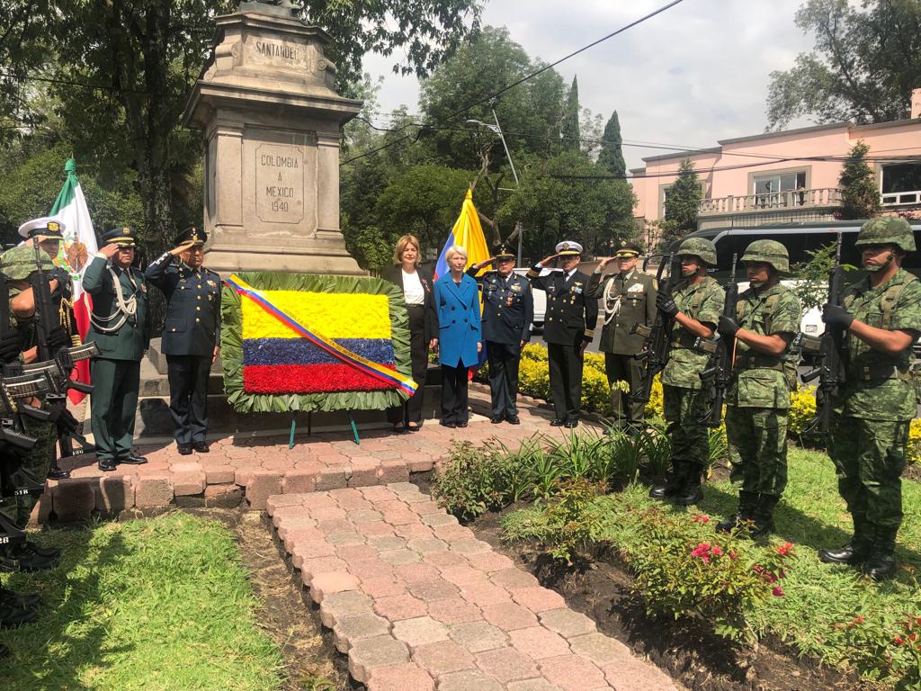 En la ceremonia se otorgó la Medalla Militar “Fe en la Causa del Comando General” a miembros de las Fuerzas Armadas que están como agregados militares en el país azteca.